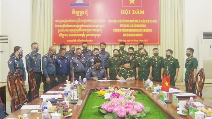 Vietnamese, Cambodian provinces strengthen cooperation in border protection
